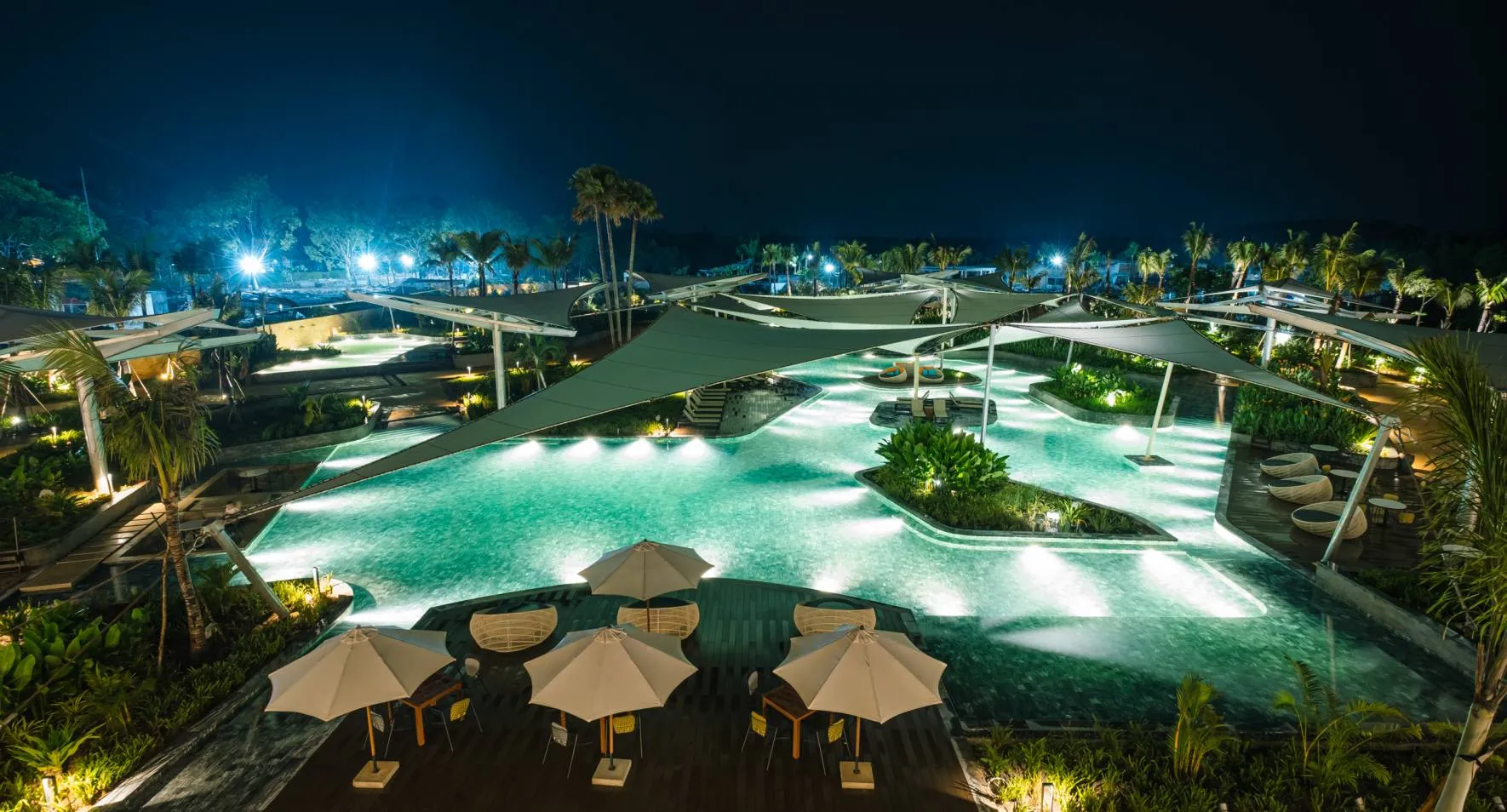 Hồ khoáng nóng ngoài trời Springs Pool