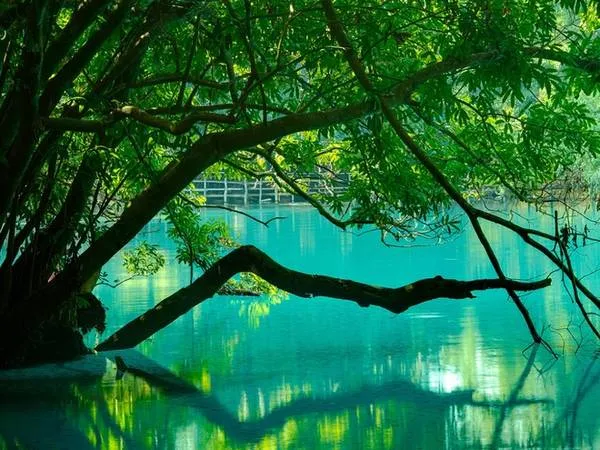 Hồ Khoun Kong Leng, Lào