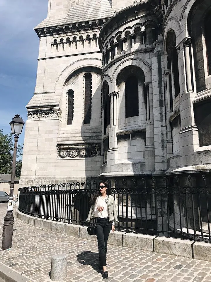 Hoa hậu Đỗ Mỹ Linh tại đại lộ Champs Elysees, Paris