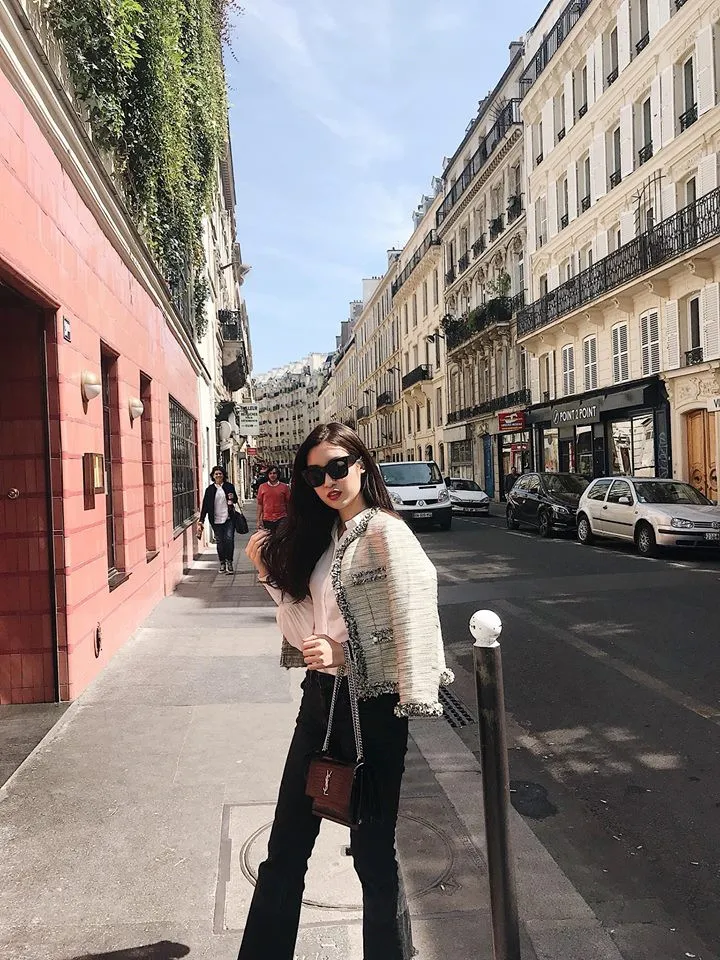 Hoa hậu Đỗ Mỹ Linh tại Paris