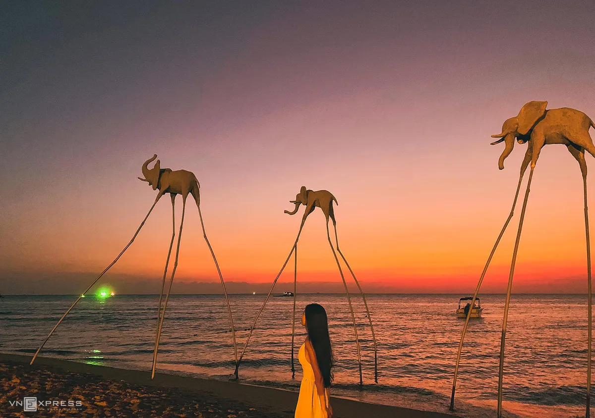 Hoàng hôn trên biển Phú Quốc tại Sunset Sanato Beach Club