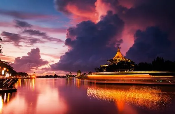 Hoàng hôn trên sông Kuching Waterfront
