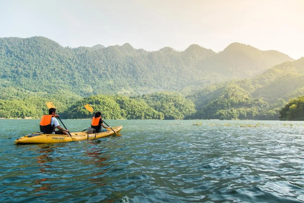 Hoạt động chèo thuyền