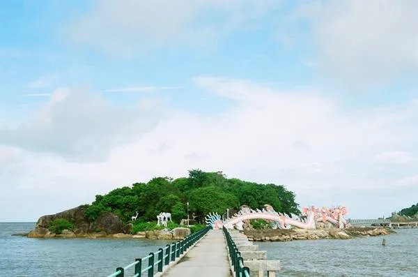 Hòn Đá Bạc. Ảnh: Nguyễn Xuân Tư