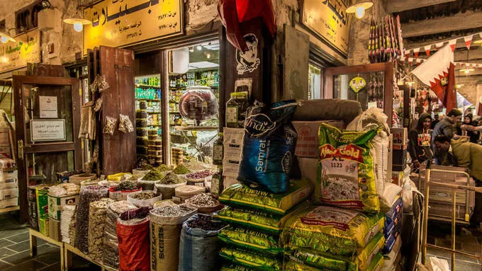 Hương liệu và gia vị đầy màu sắc tại Souq Waqif