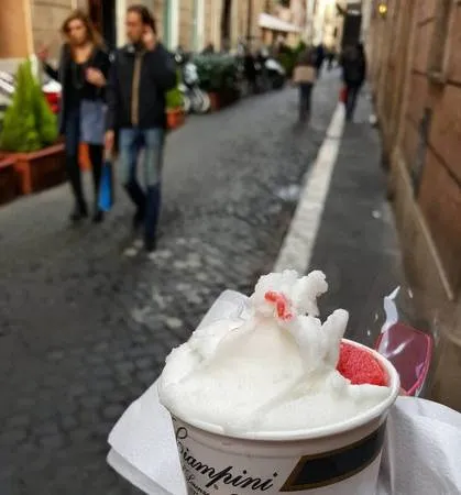 Kem Gelato với nhiều hương vị đa dạng tại Rome, Ý.