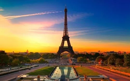 Khách du lịch ở Paris