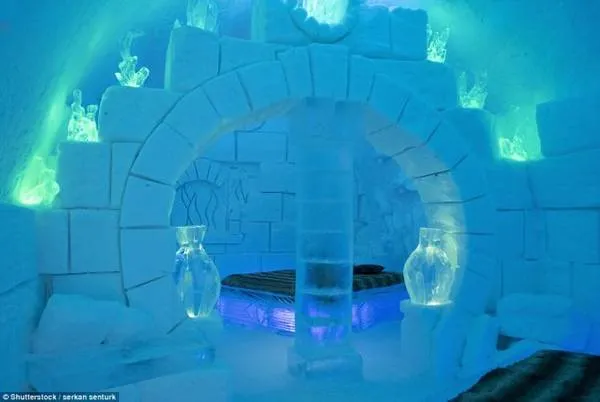 Khách sạn băng Hotel de Glace - Ảnh: Travelandtourworld
