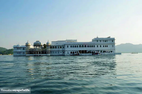 Khách sạn Taj Lake Palace