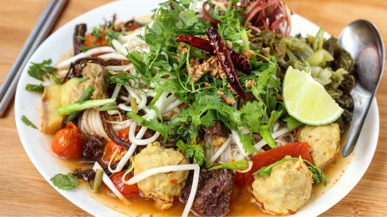 Khanom Jeen Nam Ngiao - Đặc sản Chiang Mai