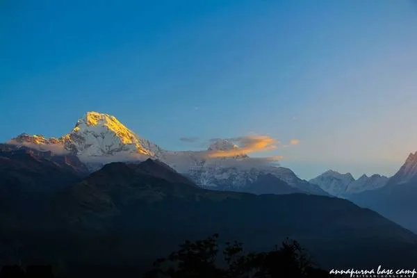 Khoảnh khắc bình minh tuyệt đẹp nhìn từ Poon Hill.