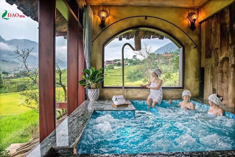 Không gian ấm cúng bên trong Lá Dao