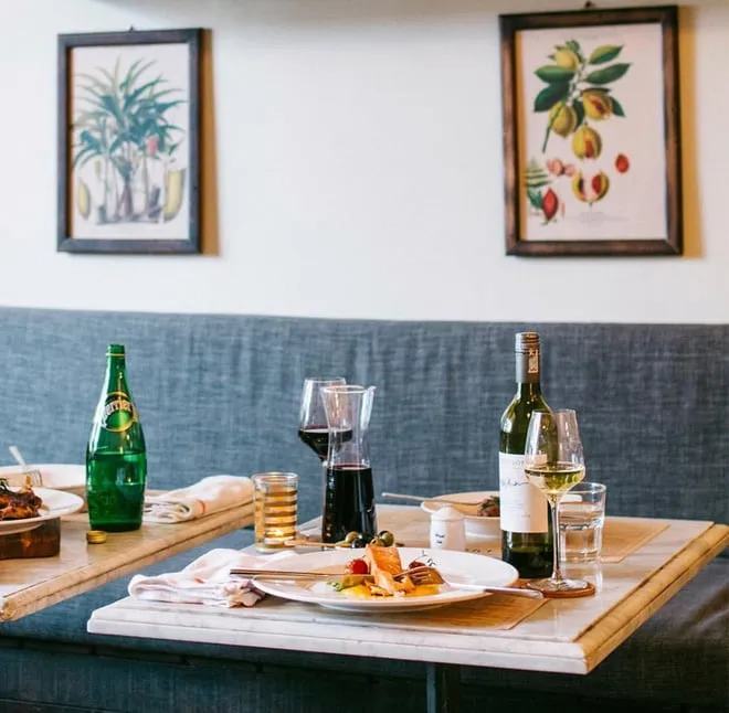 Không gian ấm cúng tại Eatery by L'Usine