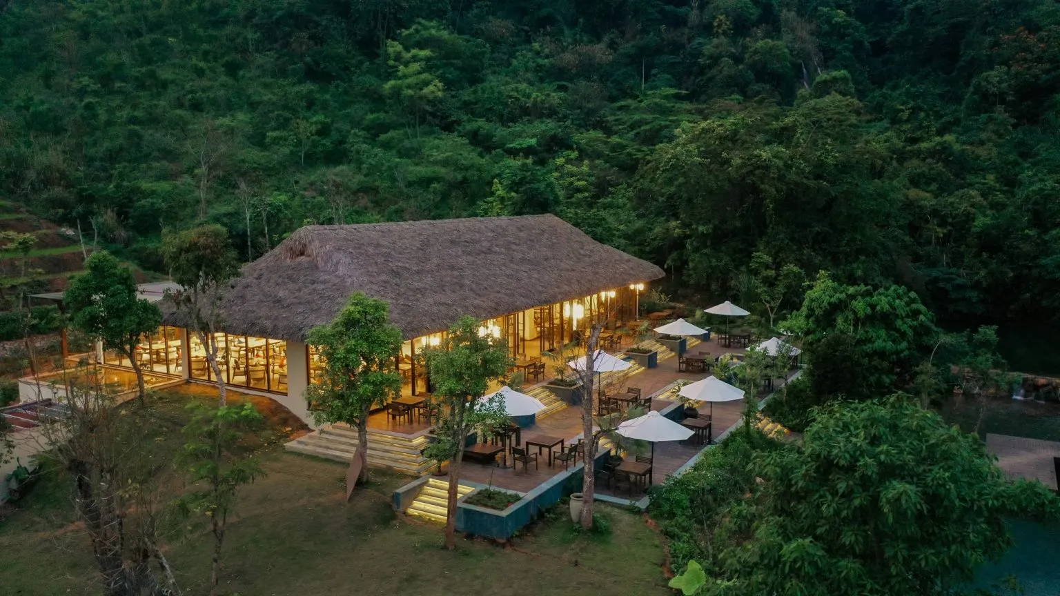 Không gian ăn uống tinh tế tại Avana Retreat Mai Châu