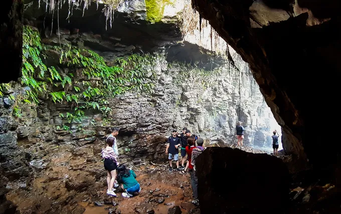 Không gian bên trong Hang Gió