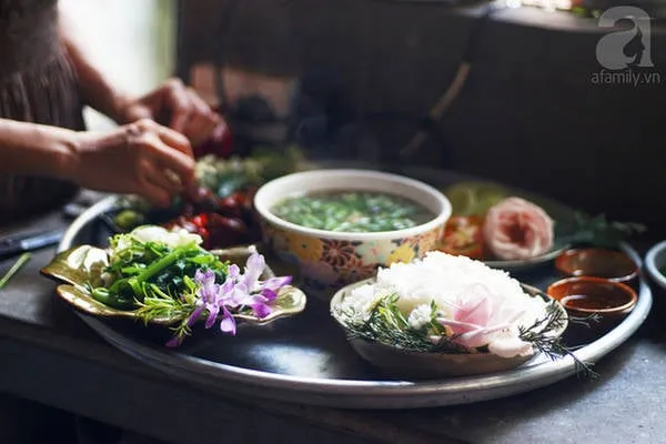 Không gian bên trong Padma De Fleurs với hoa tươi trang trí