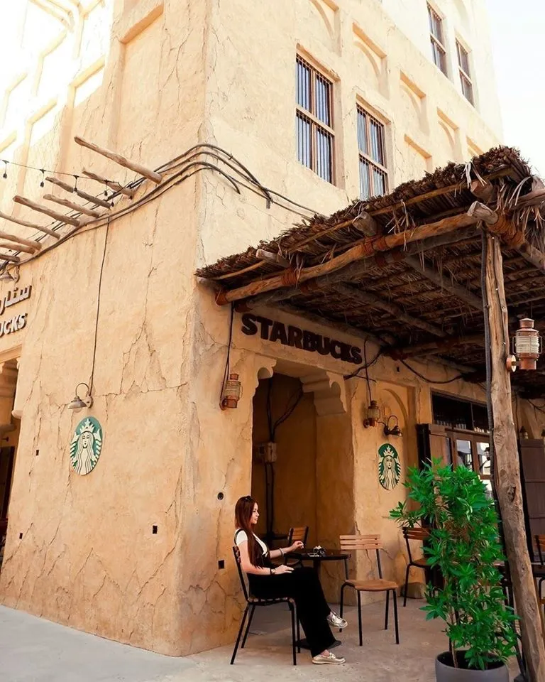 Không gian bên trong Starbucks Al Seef