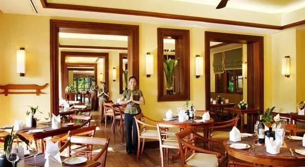 Không gian nhà hàng L'Escale tại Victoria Angkor Resort &amp; Spa. Ảnh: victoriahotels.asia