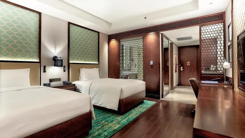Không gian phòng Suites tại khách sạn Hilton Đà Nẵng