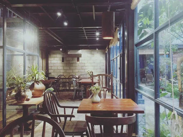 Không gian quán cafe ấm cúng tại Đà Nẵng