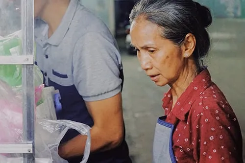 Không gian quán cơm tấm Bà Ròm. Ảnh: Di Vỹ.