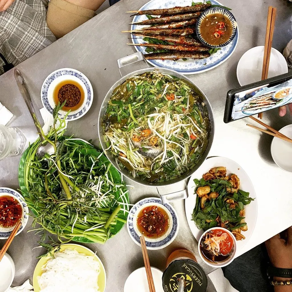 Không gian quán Lẩu cá kèo Rau Đắng