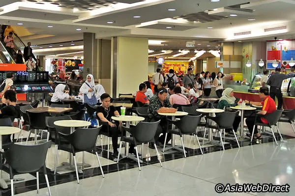 Khu ẩm thực KLCC Signatures với tầm nhìn thoáng đãng