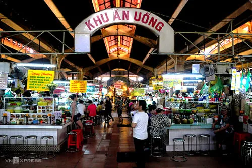 Khu ăn uống bên trong chợ Bến Thành là 