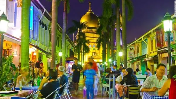 Khu phố Arab nằm trên con đường di sản Kampong Glan, Singapore, với nhà thờ Hồi giáo Sultan Masjid nổi bật.