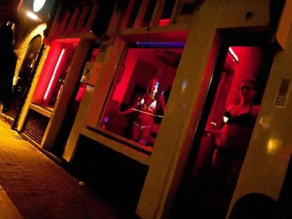 Khu phố đèn đỏ De Wallen ở Amsterdam, Hà Lan. Ảnh: Supplied.