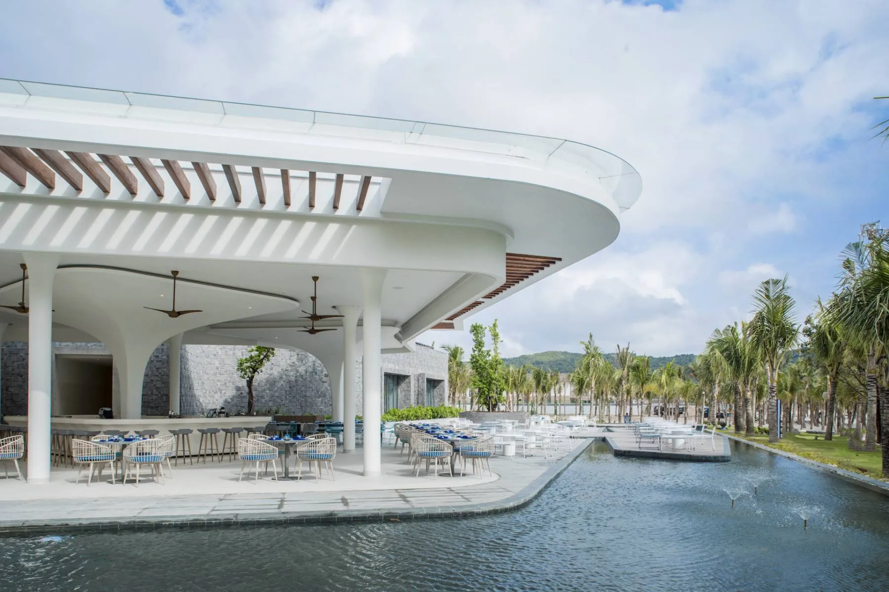 Khu vực ăn uống tại Premier Residences Phú Quốc Emerald Bay
