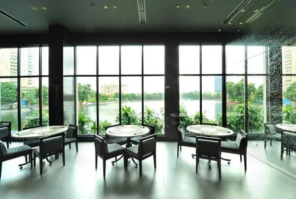 Khu vực lễ tân khách sạn Lake Side
