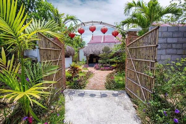Khu vườn tại Red Flower Cottage Homestay