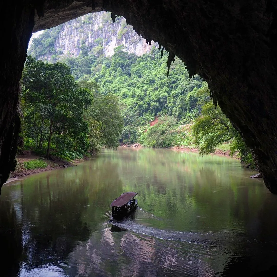 Khung cảnh bên trong Động Puông