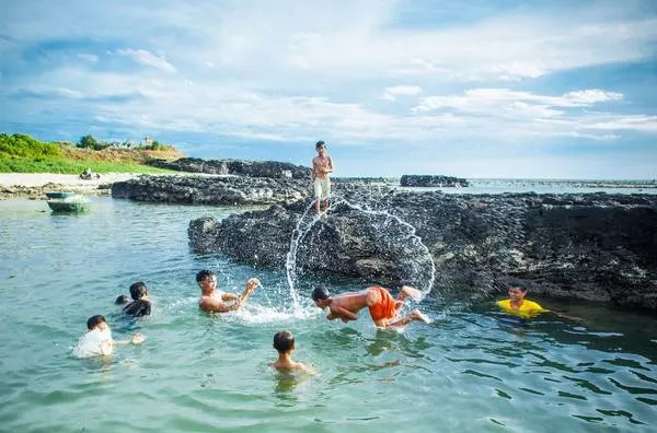 Khung cảnh bình yên trên đảo Lý Sơn. Ảnh: ST