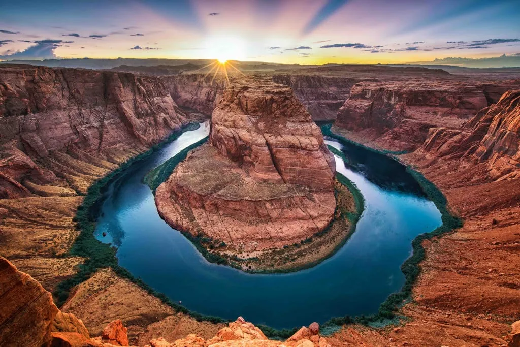 Khung cảnh hùng vĩ của Grand Canyon, điểm đến không thể bỏ qua trong hành trình du lịch Bờ Tây Hoa Kỳ.
