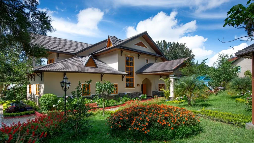 Khuôn viên xanh mát Tea Resort Đà Lạt