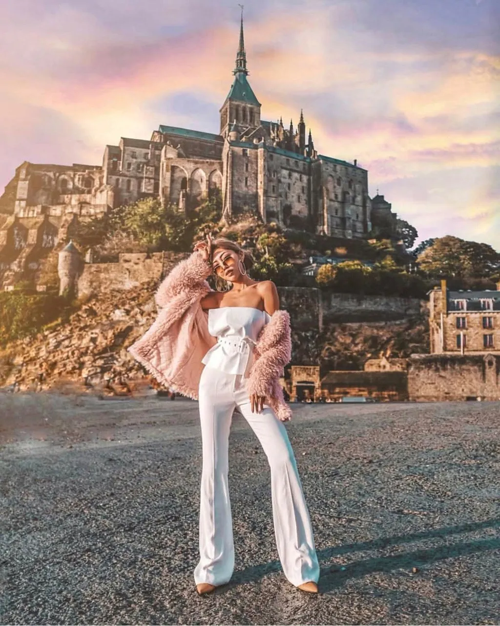 Kiến trúc cổ kính trên đảo Mont Saint Michel
