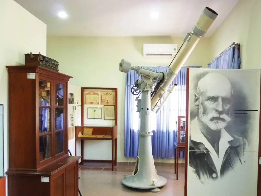 Kính thiên văn của bác sĩ Yersin