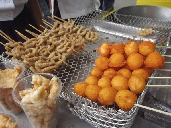 Kwek Kwek - trứng cút chiên giòn hấp dẫn. Ảnh: Wikimedia Commons