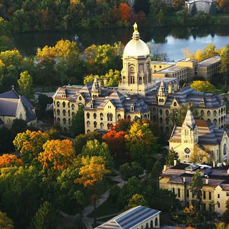 Ký túc xá trong khuôn viên Đại học Notre Dame.