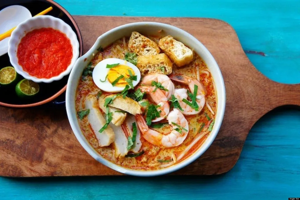 Laksa - Món mì cay đặc trưng của ẩm thực Singapore