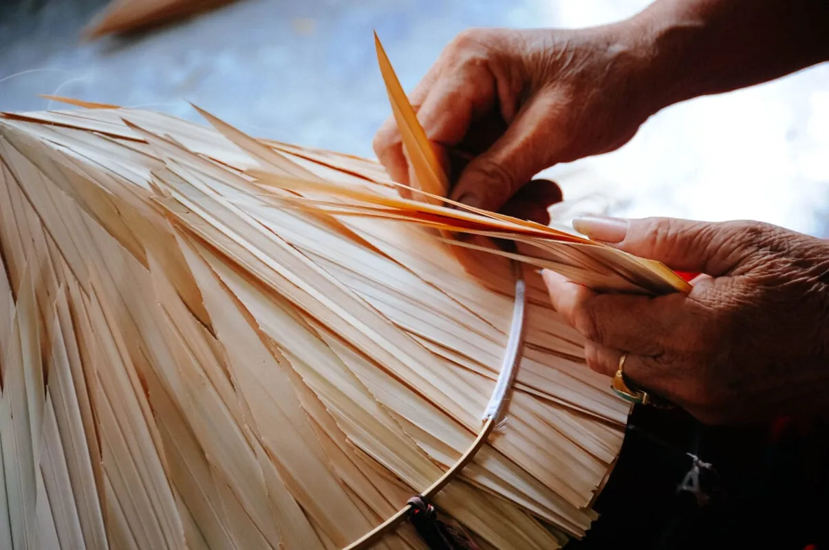 Làng nghề chằm nón lá