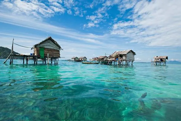 Làng nổi người Bajau ở Semporna, Malaysia