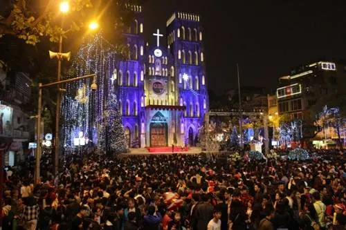 Lễ Noel diễn ra tại nhà thờ Lớn