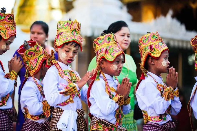Lễ rước Shin Pyu ở vùng nông thôn Myanmar