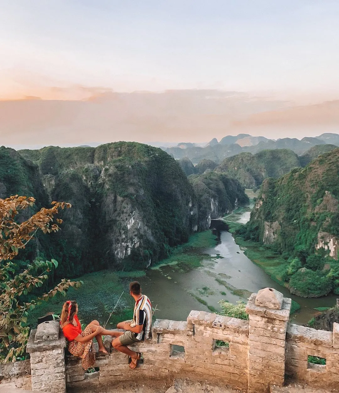Leo núi tại Hang Múa, Ninh Bình