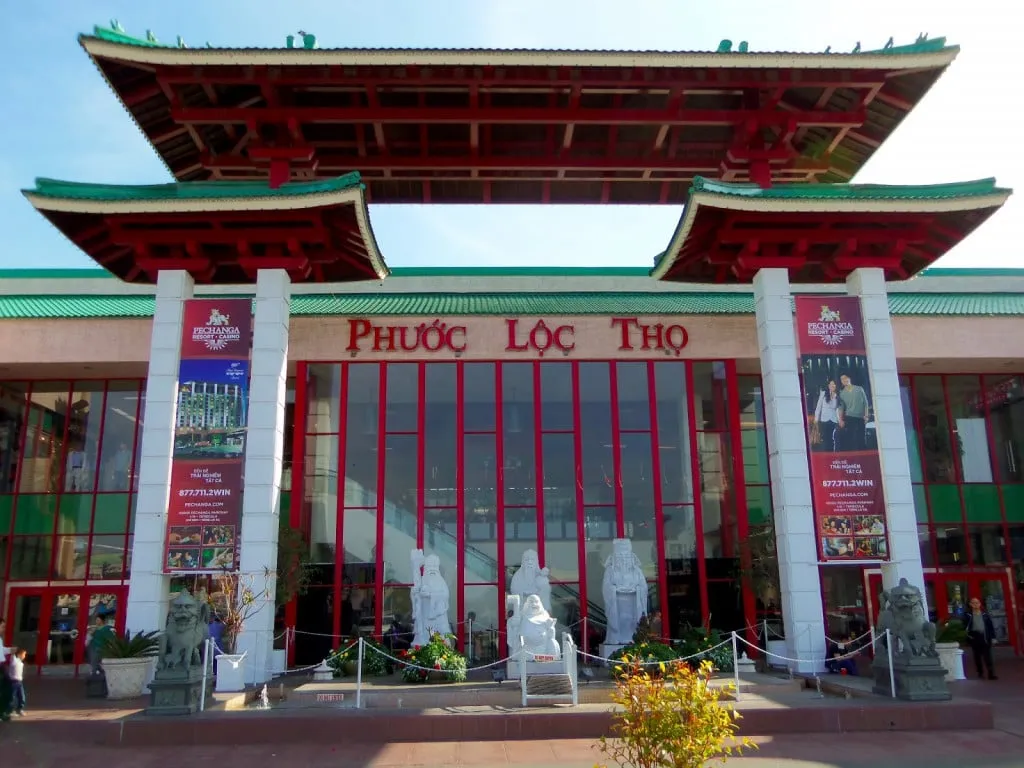 Little Saigon, khu phố người Việt tại Mỹ với các cửa hàng và nhà hàng đặc trưng