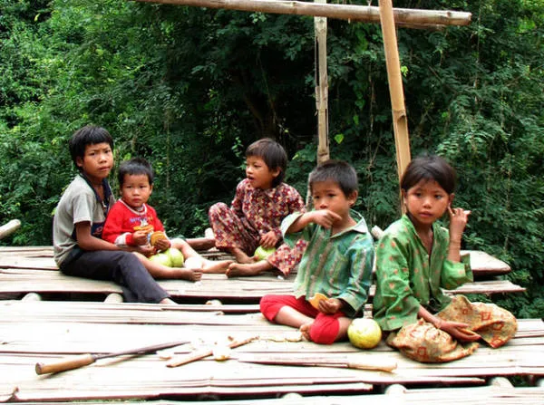 Lúc nhóc bản Nà Un