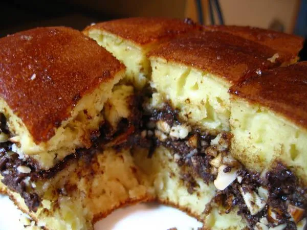 Martabak Manis: Bánh ngọt với nhân đa dạng